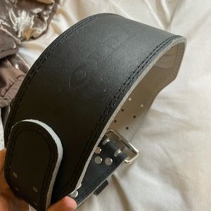 Weightlifting belt